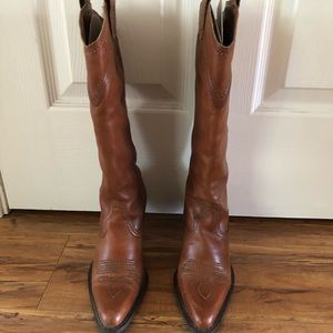 Point toe cowgirl boots